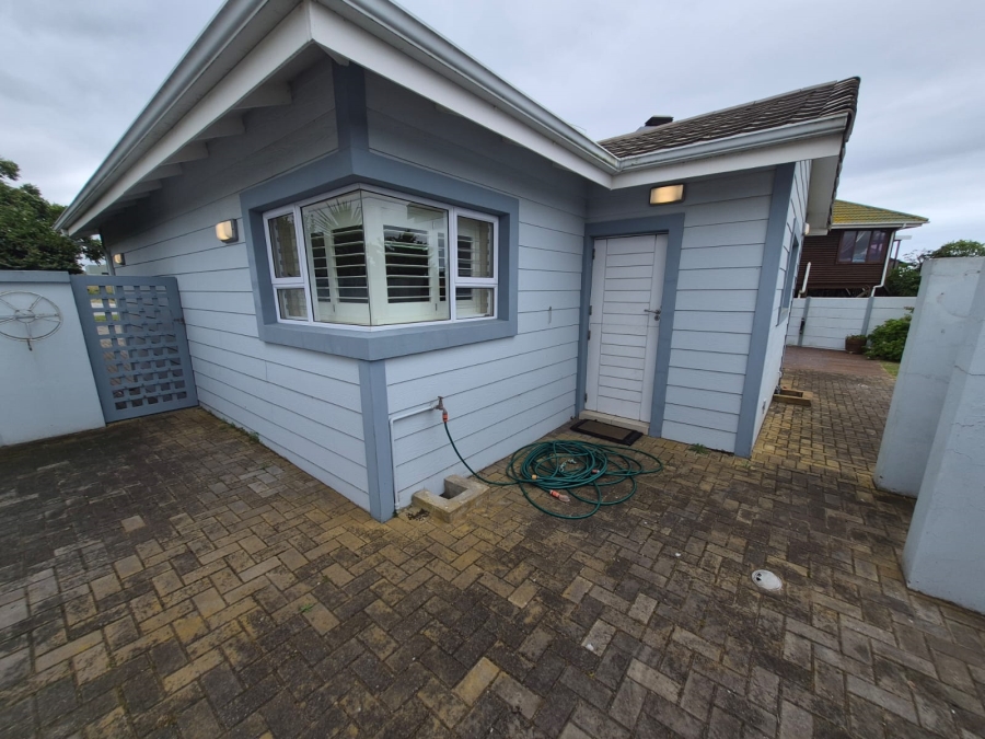 3 Bedroom Property for Sale in Boggomsbaai Western Cape